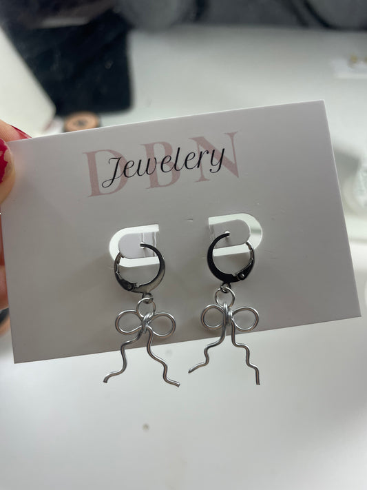 Silver Wire Bow Earrings