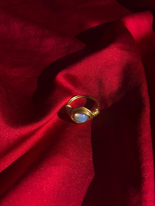 Opal Wire Ring Gold