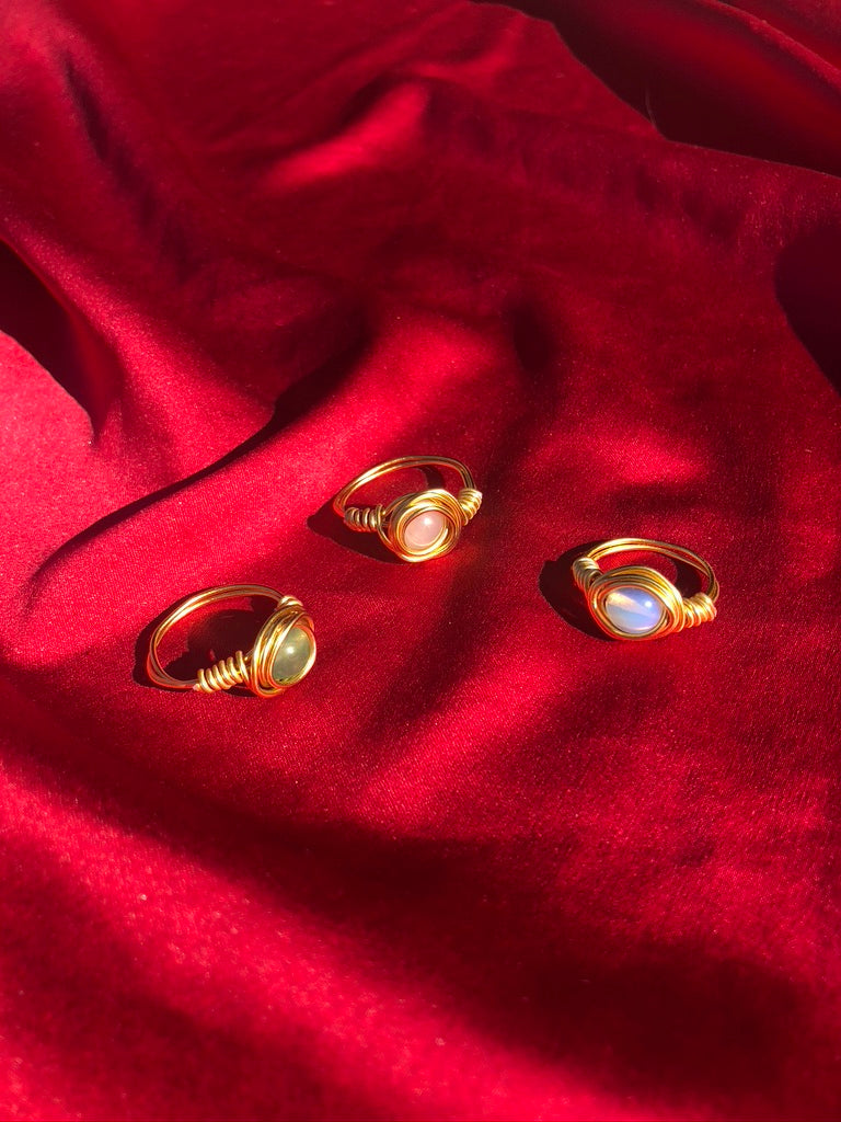 Opal Wire Ring Gold